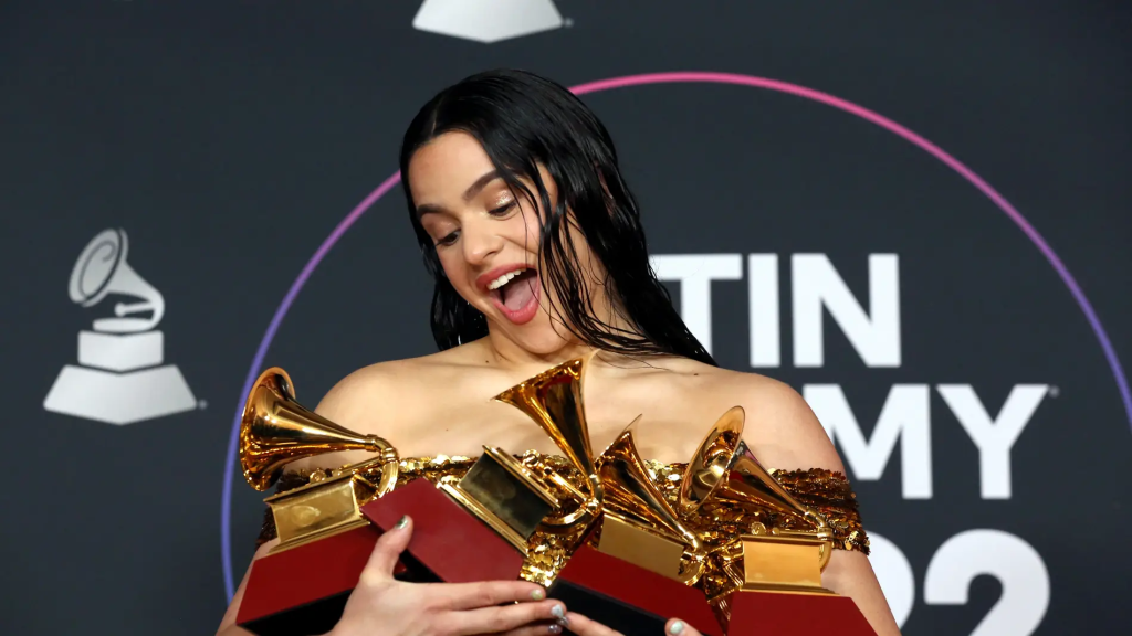 Rosalía se lleva la noche en los Latin Grammy 2022